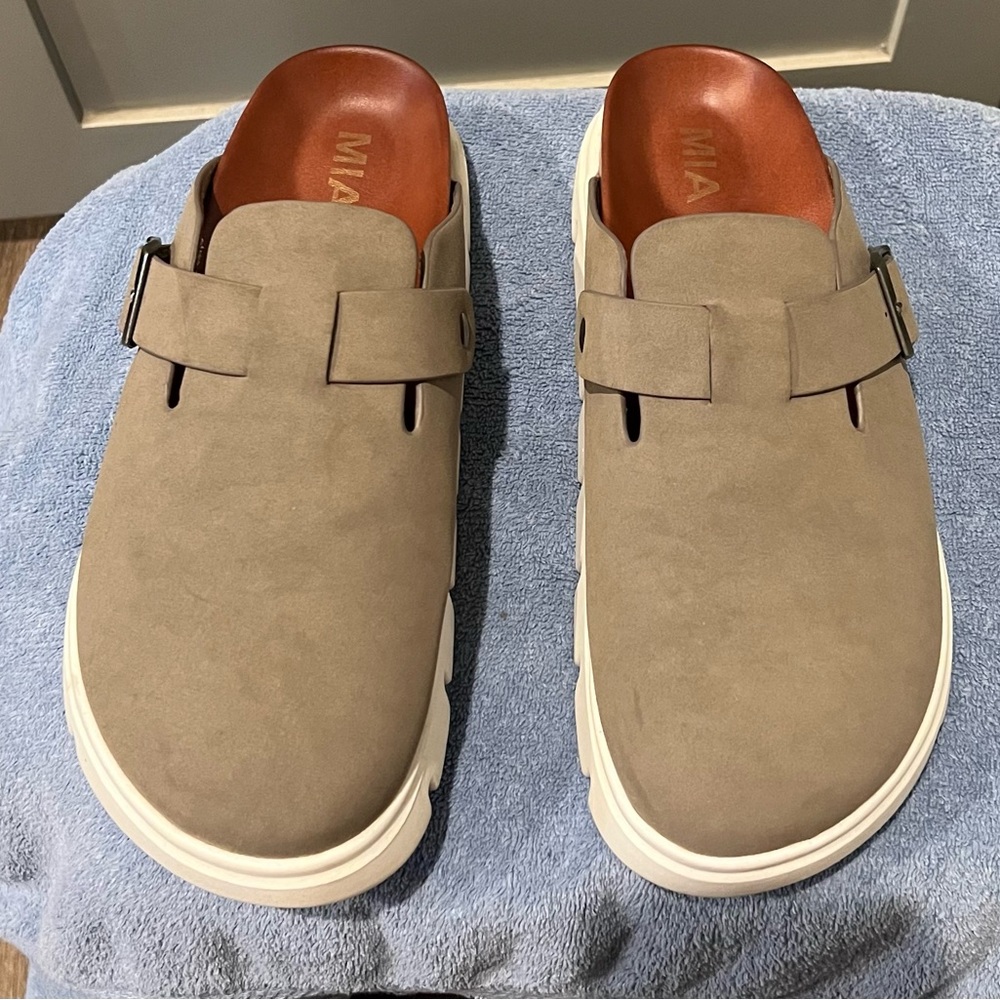 Mia Geneva Clogs, taupe, size 7.5